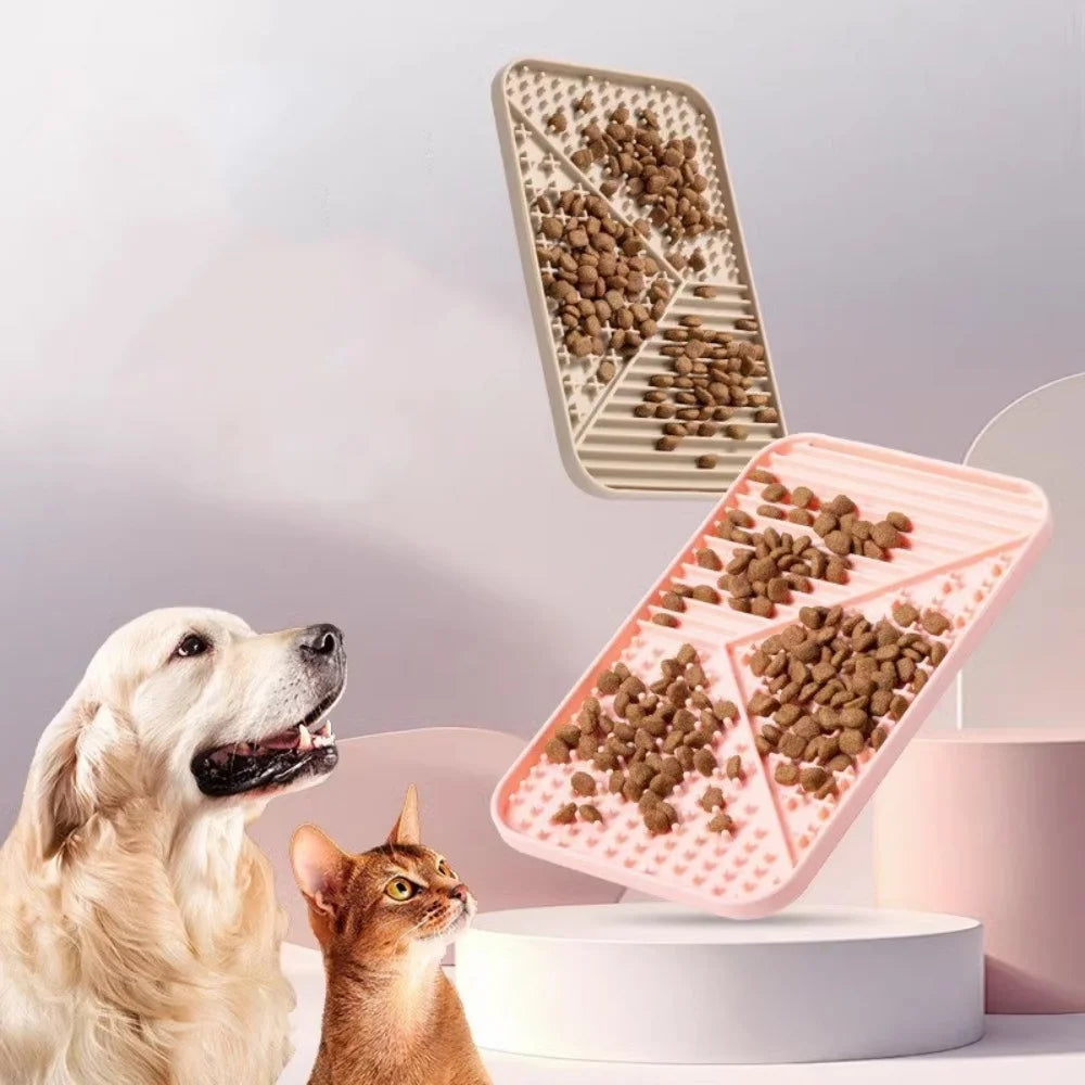 Silicone Material Pet Lick Mat Suction Cup Slow Feeding Design Slow Feeder Bathing Distraction Training Feeder Dog Food Plate