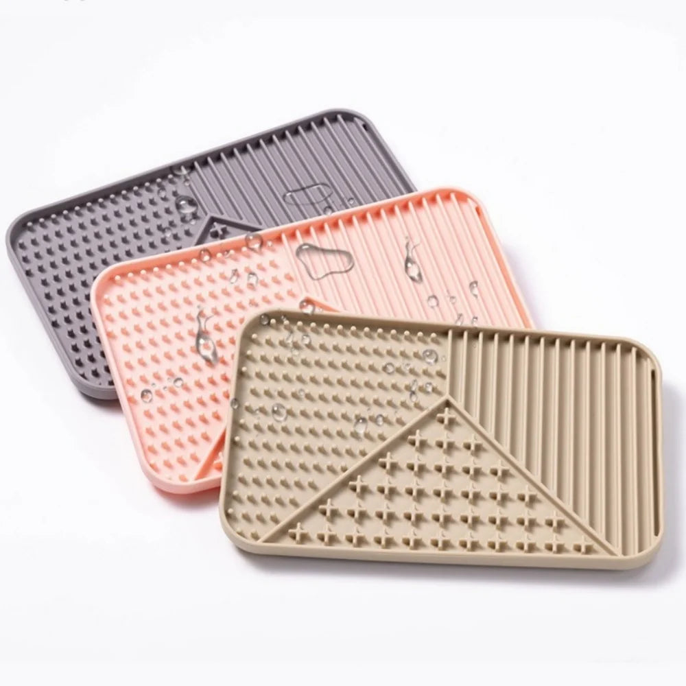 Silicone Material Pet Lick Mat Suction Cup Slow Feeding Design Slow Feeder Bathing Distraction Training Feeder Dog Food Plate
