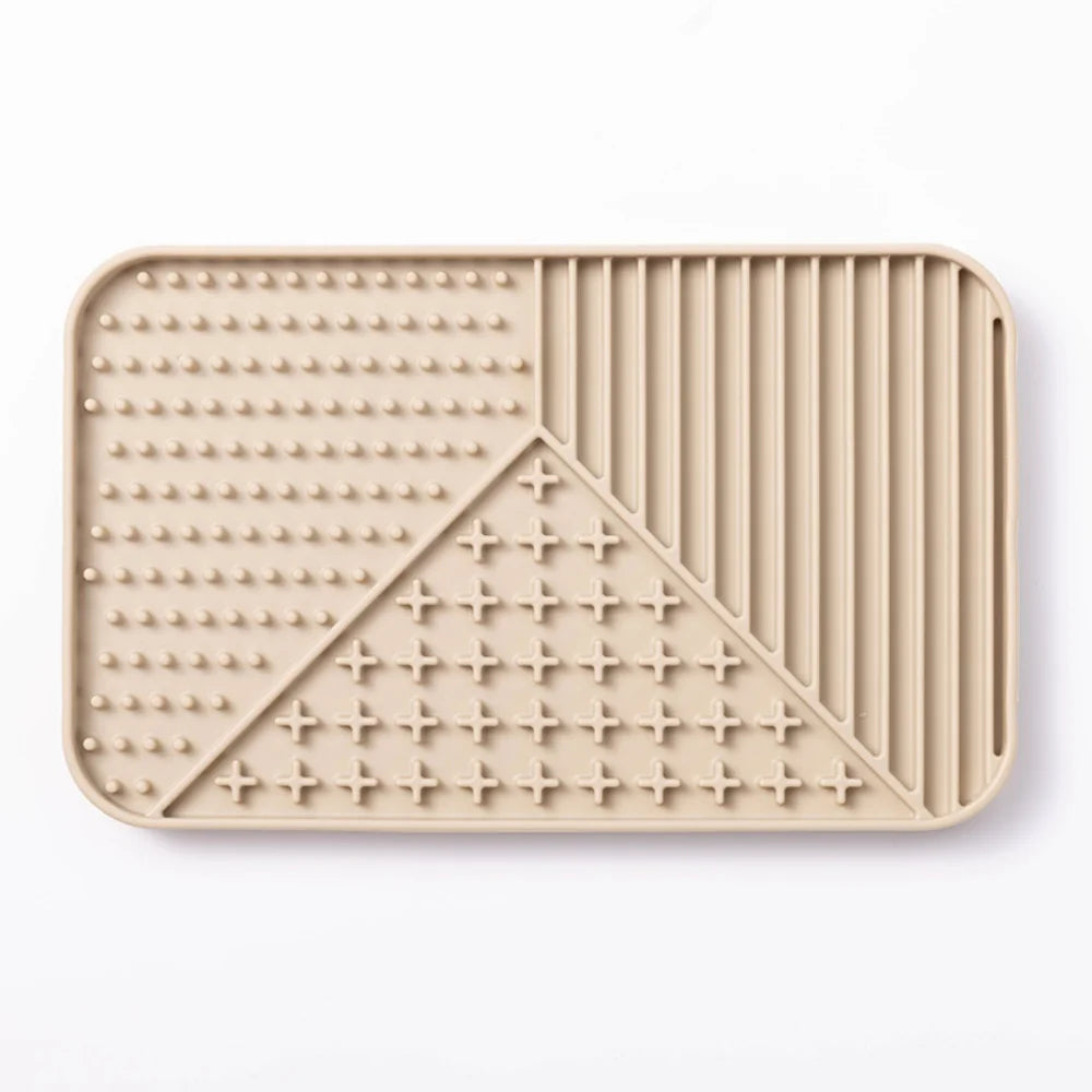 Silicone Material Pet Lick Mat Suction Cup Slow Feeding Design Slow Feeder Bathing Distraction Training Feeder Dog Food Plate